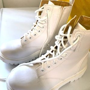 White lug sole boots by SODA